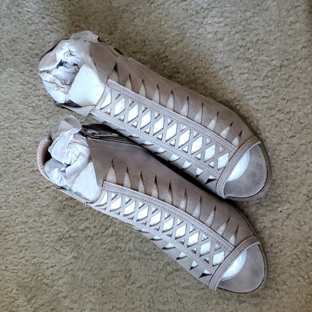 Sandal